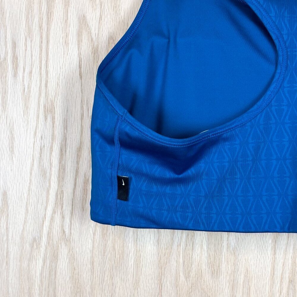 Nike Swoosh Medium-Support 1-Piece Pad Sports Bra (Plus Size) - Picture 4 of 7